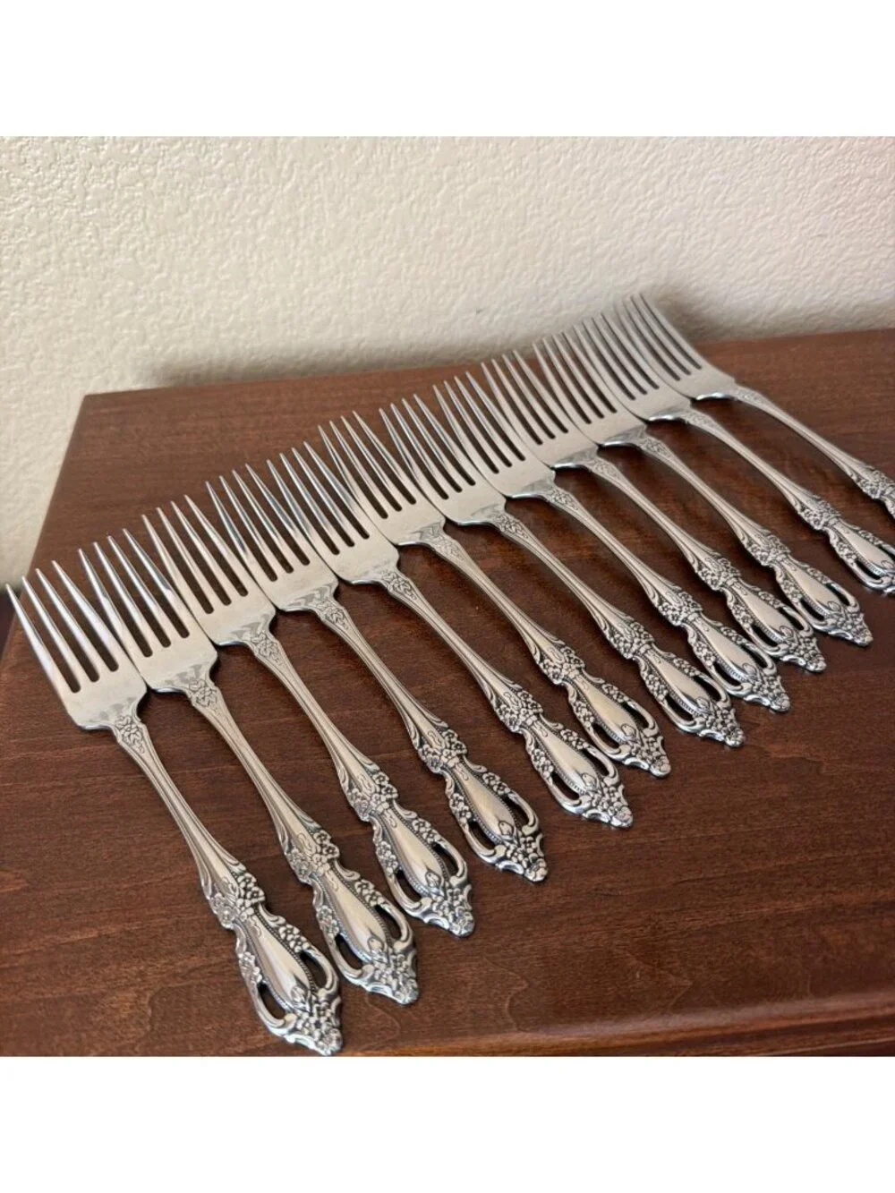 Set of 12 Oneida Distinction Deluxe HH Raphael Stainless Dinner Forks 7.25